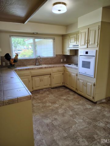 6001 Carter Avenue, Bakersfield, CA 93308