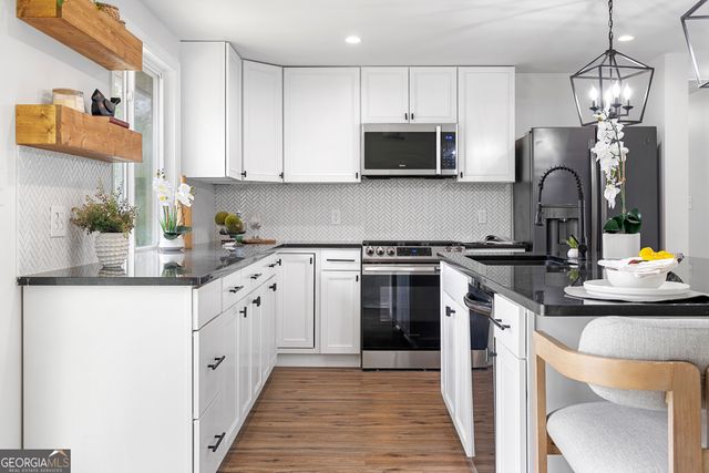 425 Worthington Hills Court, Roswell, GA 30076