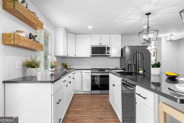 425 Worthington Hills Court, Roswell, GA 30076