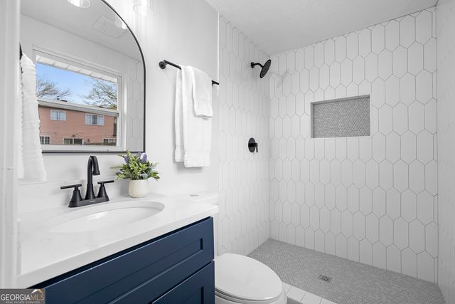 425 Worthington Hills Court, Roswell, GA 30076