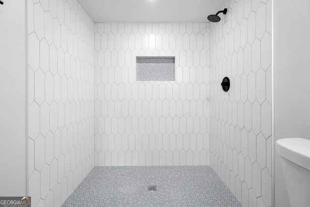 425 Worthington Hills Court, Roswell, GA 30076