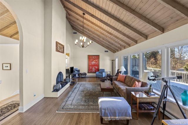 11 Seacliff Lane, Miller Place, NY 11764