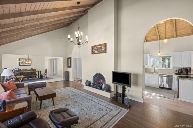 11 Seacliff Lane, Miller Place, NY 11764