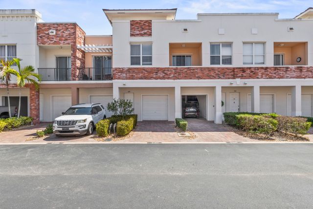 10520 SW Stephanie Way 2-104, Port St Lucie, FL 34987