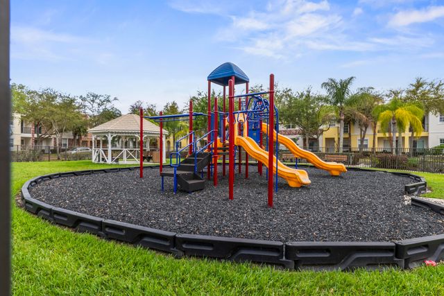 10520 SW Stephanie Way 2-104, Port St Lucie, FL 34987