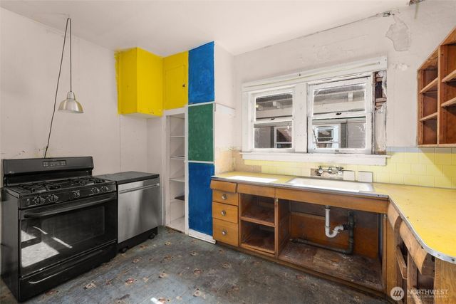 5519 12th Avenue NE, Seattle, WA 98105