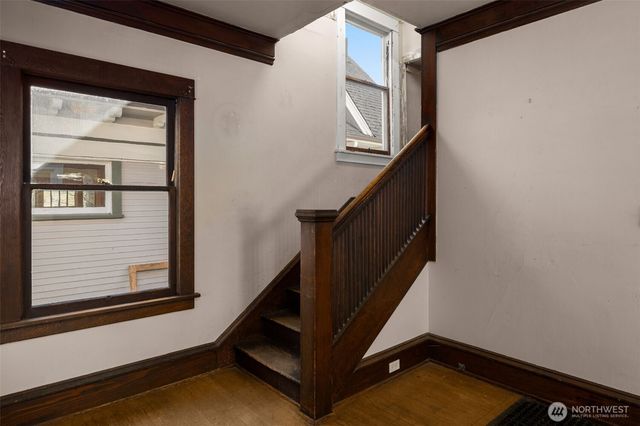 5519 12th Avenue NE, Seattle, WA 98105