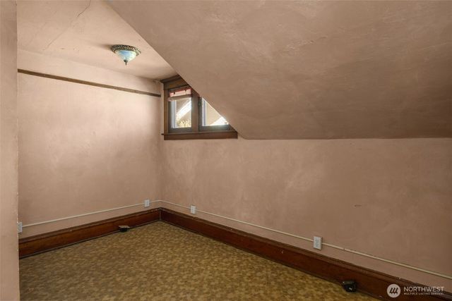 5519 12th Avenue NE, Seattle, WA 98105