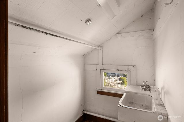 5519 12th Avenue NE, Seattle, WA 98105