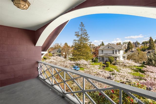 5519 12th Avenue NE, Seattle, WA 98105