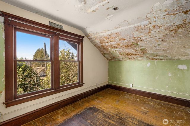 5519 12th Avenue NE, Seattle, WA 98105