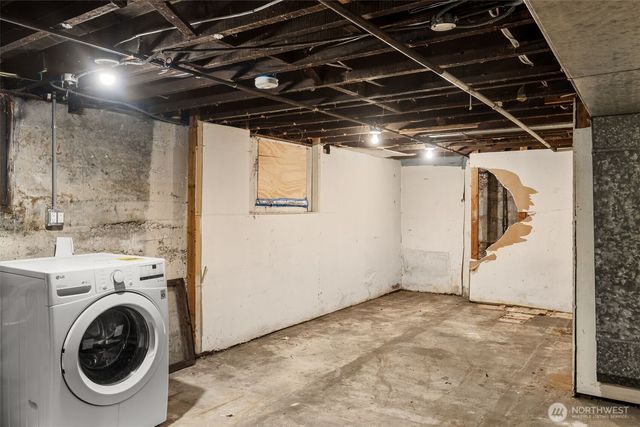 5519 12th Avenue NE, Seattle, WA 98105