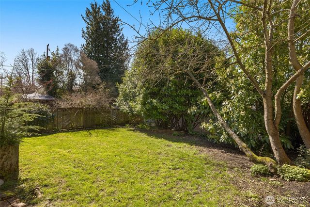 5519 12th Avenue NE, Seattle, WA 98105