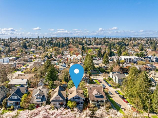 5519 12th Avenue NE, Seattle, WA 98105