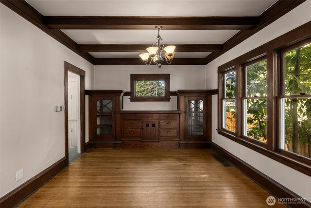 5519 12th Avenue NE, Seattle, WA 98105