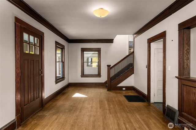 5519 12th Avenue NE, Seattle, WA 98105