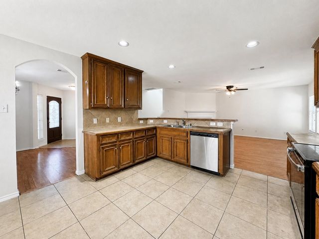 13 Sunnyvale Lane, Manvel, TX 77578