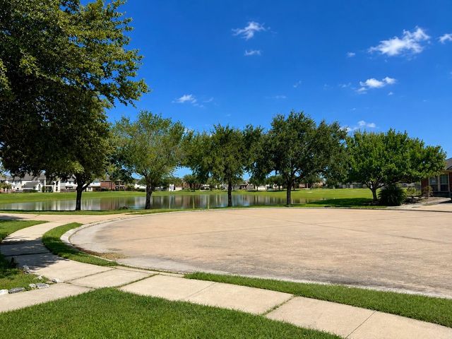 13 Sunnyvale Lane, Manvel, TX 77578