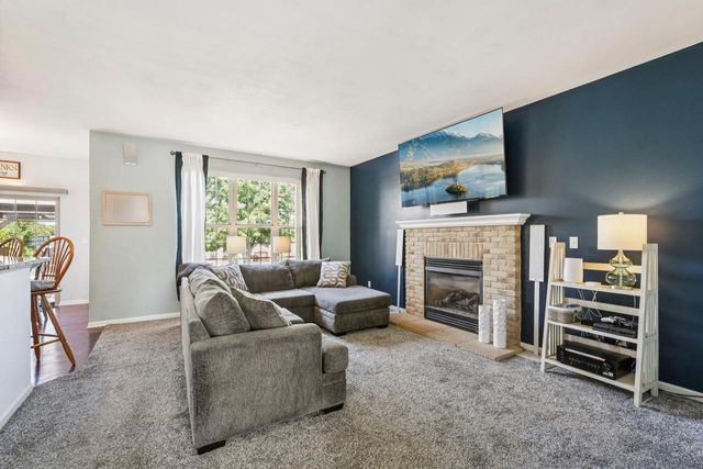 657 Cherrywood Drive, Waterford, WI 53185