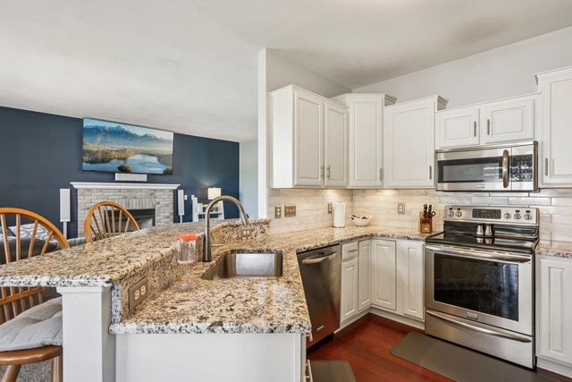 657 Cherrywood Drive, Waterford, WI 53185