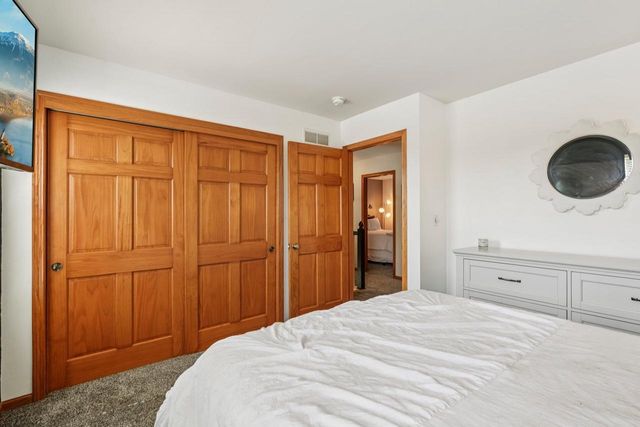 657 Cherrywood Drive, Waterford, WI 53185