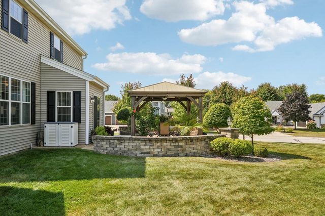 657 Cherrywood Drive, Waterford, WI 53185