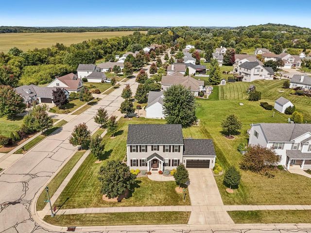 657 Cherrywood Drive, Waterford, WI 53185