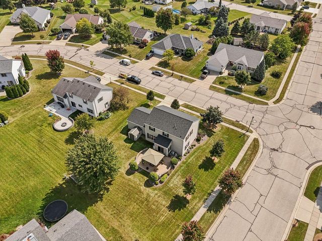 657 Cherrywood Drive, Waterford, WI 53185