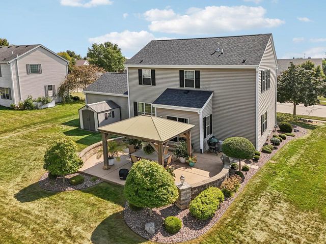 657 Cherrywood Drive, Waterford, WI 53185