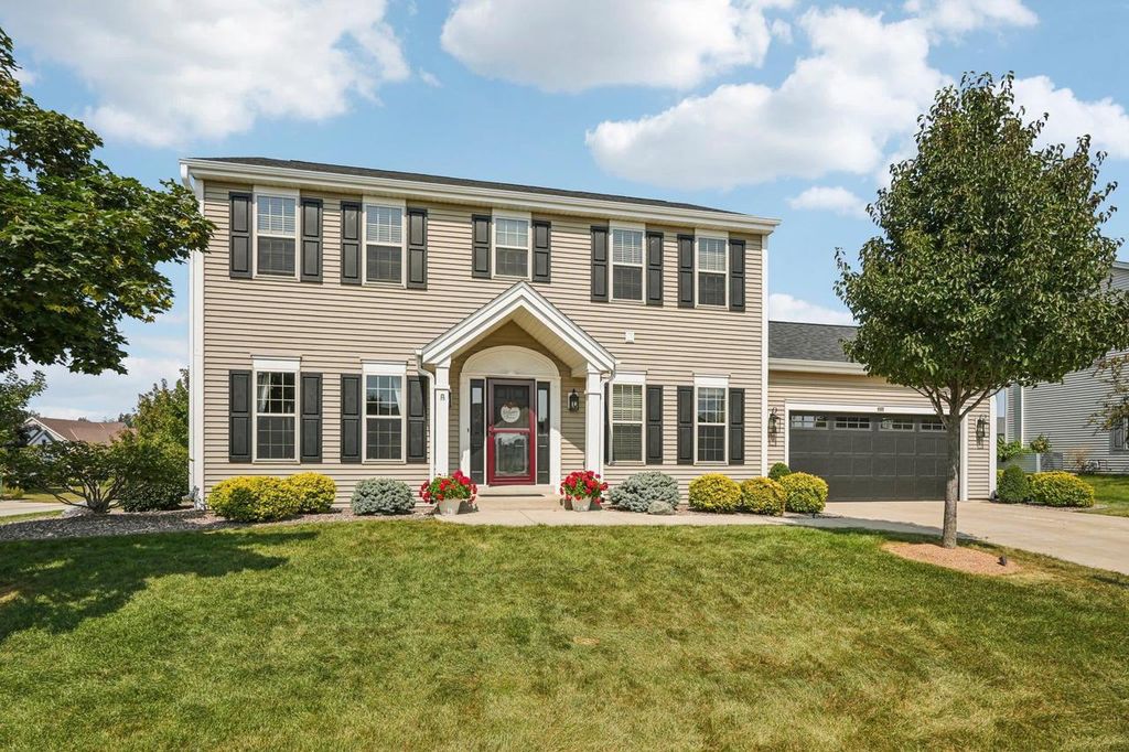 657 Cherrywood Drive, Waterford, WI 53185