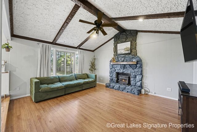 7528 Pinegrove Drive, Jenison, MI 49428