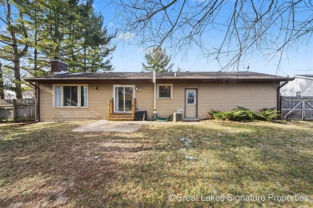 7528 Pinegrove Drive, Jenison, MI 49428