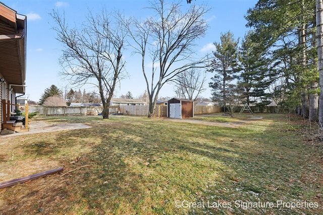 7528 Pinegrove Drive, Jenison, MI 49428