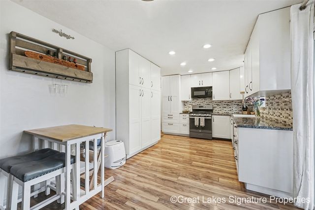 7528 Pinegrove Drive, Jenison, MI 49428