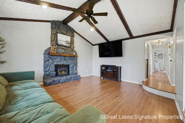 7528 Pinegrove Drive, Jenison, MI 49428