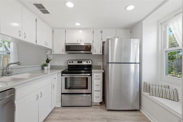 366 47TH AVENUE N 5, St Petersburg, FL 33703