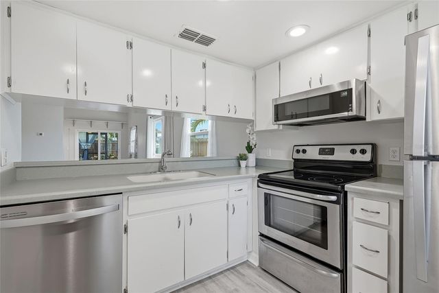 366 47TH AVENUE N 5, St Petersburg, FL 33703