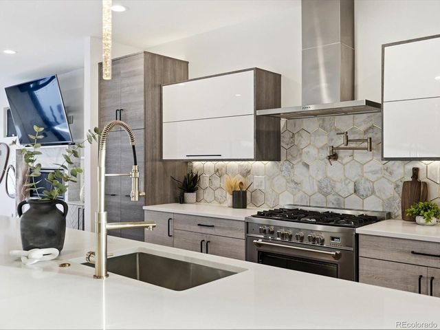 2636 S Acoma St, Denver, CO 80223