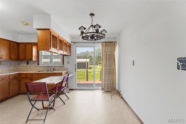 29995 Mitchell Creek Road, Brighton, IL 62012