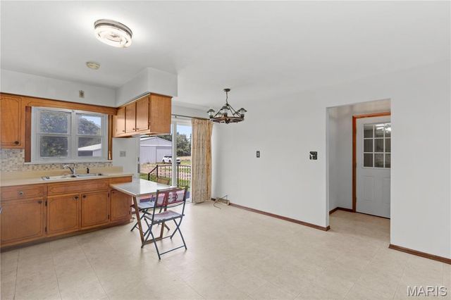 29995 Mitchell Creek Road, Brighton, IL 62012