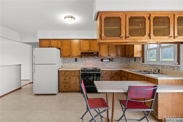 29995 Mitchell Creek Road, Brighton, IL 62012