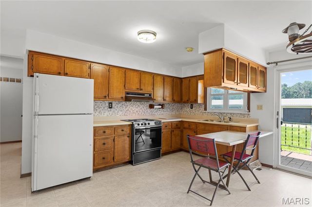 29995 Mitchell Creek Road, Brighton, IL 62012