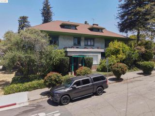 400 Lagunitas, Oakland, CA 94610
