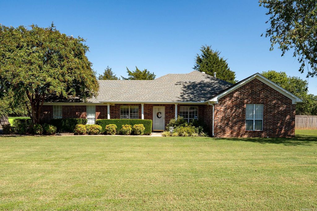 23 Northlake Dr, Conway, AR 72032