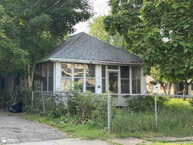 863 Tacken Street, Flint, MI 48532