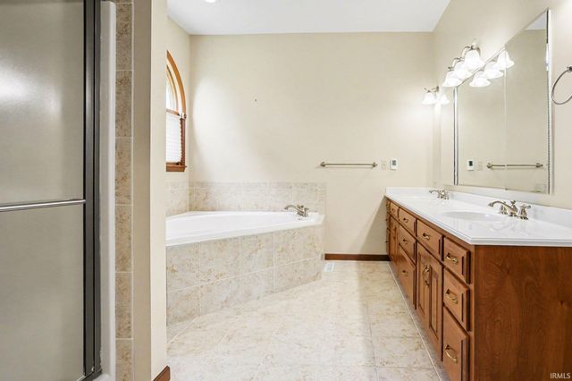 21462 Edgefield Court, Bristol, IN 46507