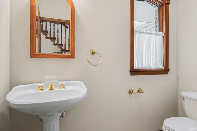 21462 Edgefield Court, Bristol, IN 46507