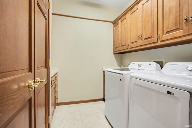 21462 Edgefield Court, Bristol, IN 46507