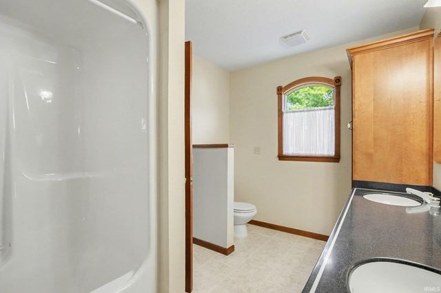 21462 Edgefield Court, Bristol, IN 46507