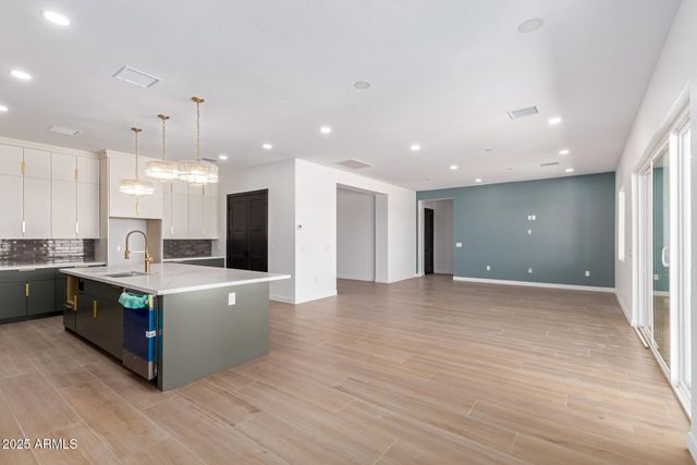 25117 W MCARTHUR Road, Wittmann, AZ 85361